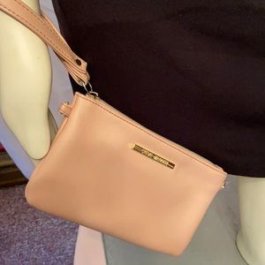 Steve Madden Charging Wristlet